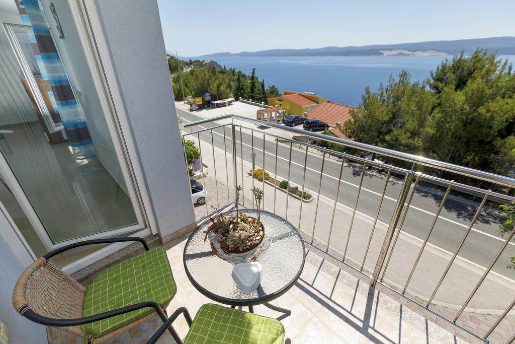 Apartments Sara & Nina Omis Exterior photo