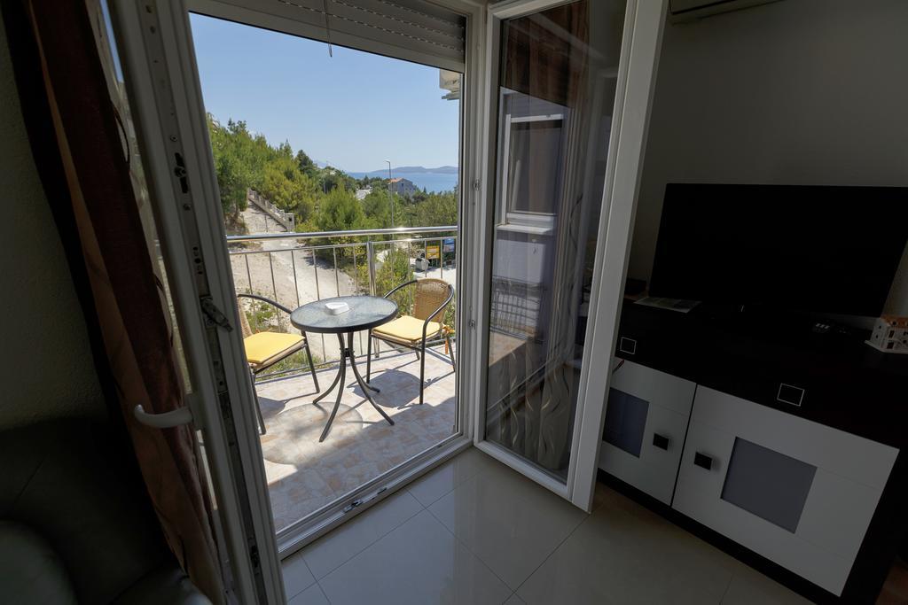 Apartments Sara & Nina Omis Exterior photo
